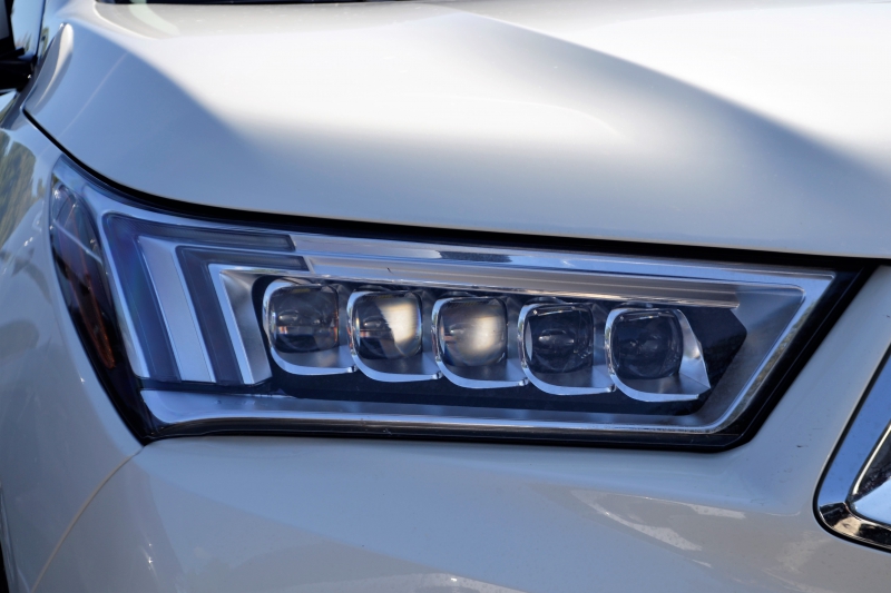 automobile-AMIRAT-min_acura-headlamp-2834131